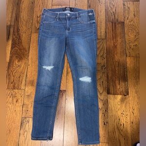NWT Hollister Women's Skinny Jeans - Medium Blue with Distress Size 9 Short $54